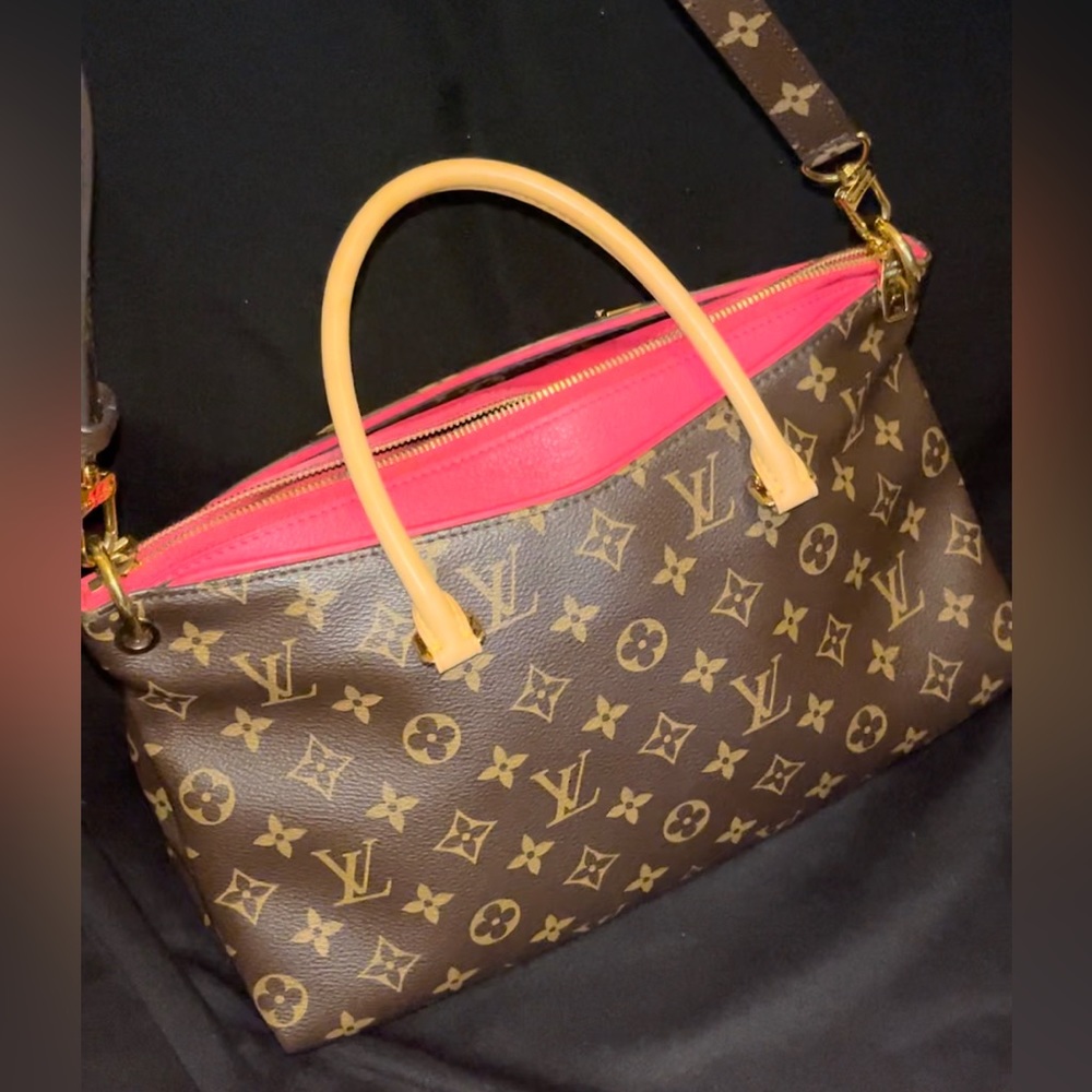 Louis Vuitton authentic Pallas tote